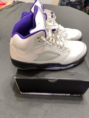 EUC men’s Nike Air Jordan 5 Retro sneakers "Dark Concord". Size 9 DD0587-141